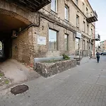 Warm Studio In The Heart Of City